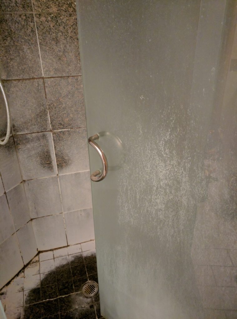 8 Easy Ways To Clean Soap Scum In Bathroom