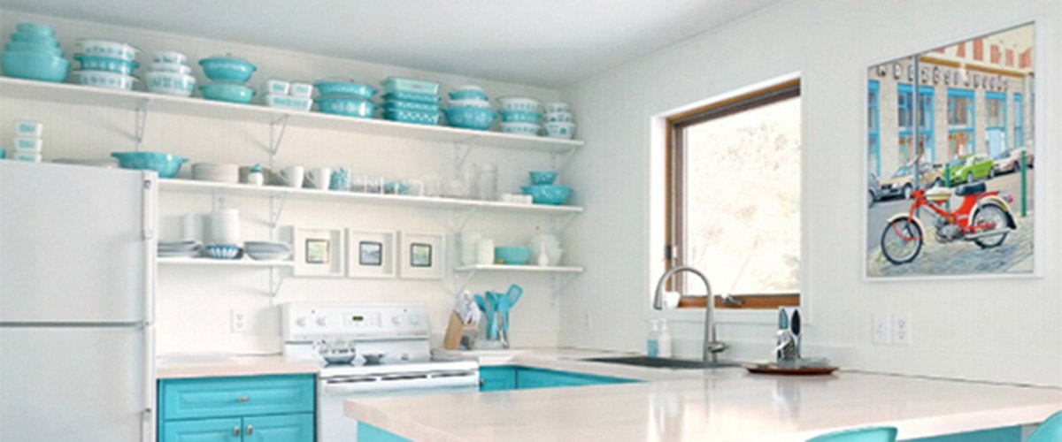 Vintage Pyrex on display - Dans Le Lakehouse